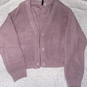 Knit cropped cardigan.